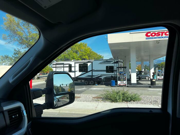 “No Words To Describe This One”: 88 Hilarious Examples Of Towing Gone Wrong “No Words To Describe This One”: 88 Hilarious Examples Of Towing Gone Wrong