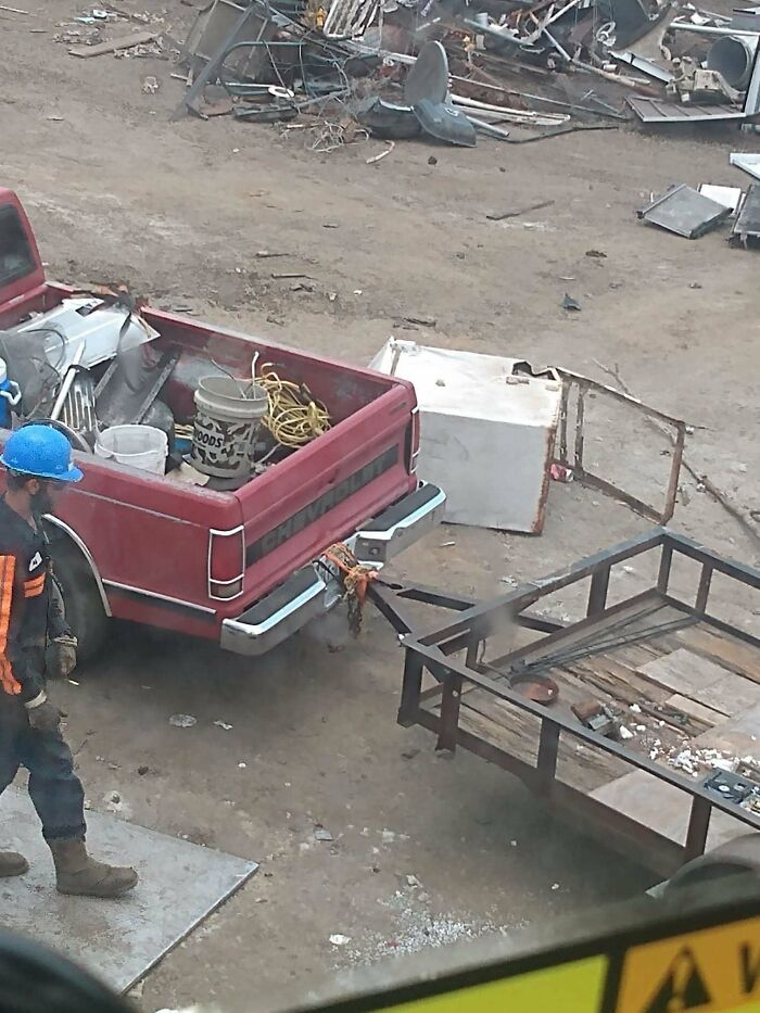 “No Words To Describe This One”: 88 Hilarious Examples Of Towing Gone Wrong “No Words To Describe This One”: 88 Hilarious Examples Of Towing Gone Wrong