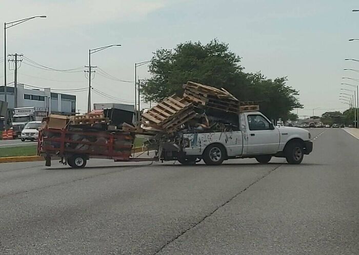 “No Words To Describe This One”: 88 Hilarious Examples Of Towing Gone Wrong “No Words To Describe This One”: 88 Hilarious Examples Of Towing Gone Wrong