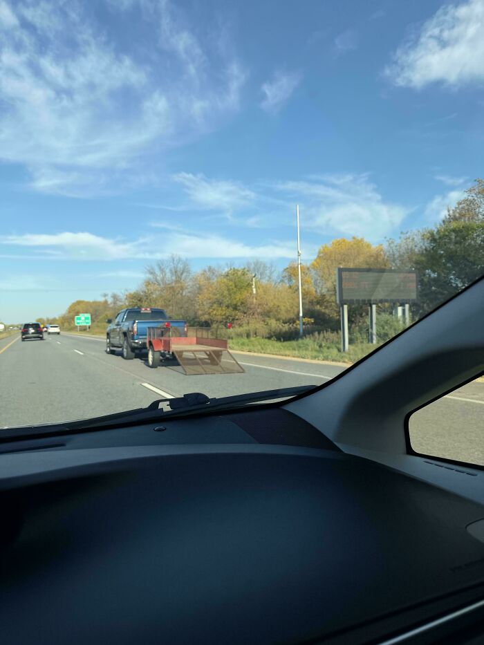 “No Words To Describe This One”: 88 Hilarious Examples Of Towing Gone Wrong “No Words To Describe This One”: 88 Hilarious Examples Of Towing Gone Wrong