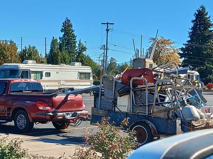 “No Words To Describe This One”: 88 Hilarious Examples Of Towing Gone Wrong “No Words To Describe This One”: 88 Hilarious Examples Of Towing Gone Wrong