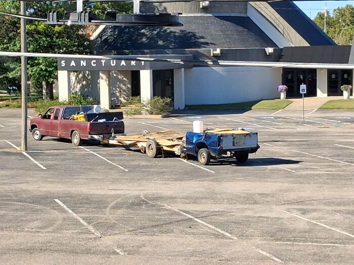 “No Words To Describe This One”: 88 Hilarious Examples Of Towing Gone Wrong “No Words To Describe This One”: 88 Hilarious Examples Of Towing Gone Wrong
