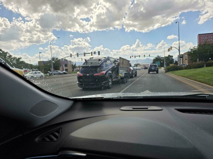 “No Words To Describe This One”: 88 Hilarious Examples Of Towing Gone Wrong “No Words To Describe This One”: 88 Hilarious Examples Of Towing Gone Wrong