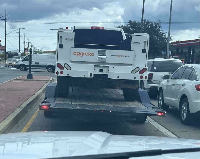 “No Words To Describe This One”: 88 Hilarious Examples Of Towing Gone Wrong “No Words To Describe This One”: 88 Hilarious Examples Of Towing Gone Wrong
