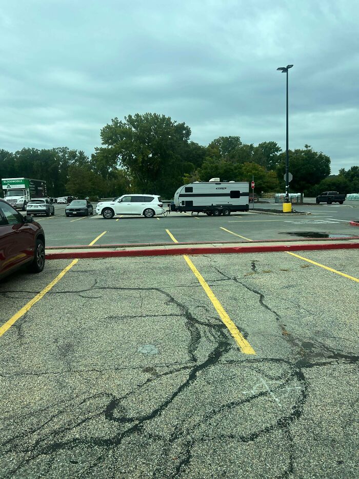 “No Words To Describe This One”: 88 Hilarious Examples Of Towing Gone Wrong “No Words To Describe This One”: 88 Hilarious Examples Of Towing Gone Wrong