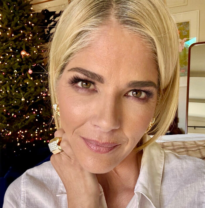 Worrying Theories After Christina Applegate Reveals Misdiagnosis As Fans Compare Her To Other Female Stars