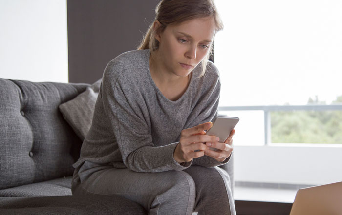 Woman Waits In Fear While Boyfriend Gets Heart Surgery, What She Sees In His Phone Makes Her Stop Caring