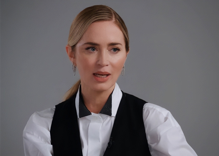 Actress Emily Blunt Roasts Men In Turtlenecks, But John Krasinski Somehow Makes Her Eat Her Words