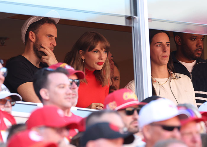 Taylor Swift’s Tense Moment With A Fan At The Chiefs Game Gets A New Twist As An Eyewitness Speaks Out Taylor Swift’s Tense Moment With A Fan At The Chiefs Game Gets A New Twist As An Eyewitness Speaks Out