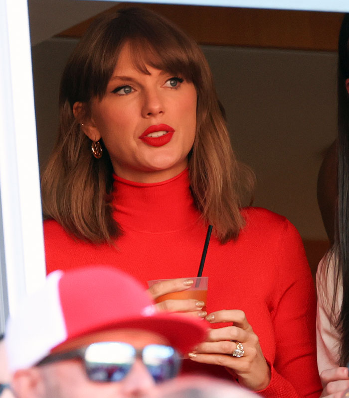 Taylor Swift’s Tense Moment With A Fan At The Chiefs Game Gets A New Twist As An Eyewitness Speaks Out Taylor Swift’s Tense Moment With A Fan At The Chiefs Game Gets A New Twist As An Eyewitness Speaks Out
