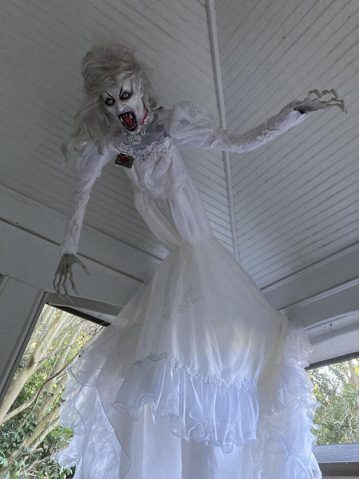 77 Homes That Look Like Halloween Moved In And Took Over 77 Homes That Look Like Halloween Moved In And Took Over