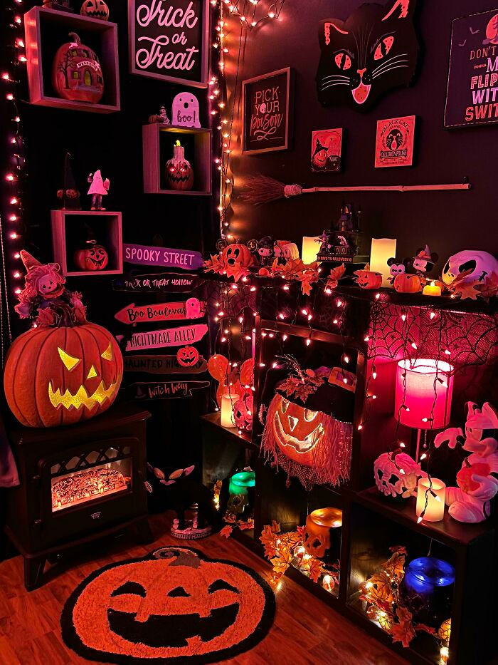 77 Homes That Look Like Halloween Moved In And Took Over 77 Homes That Look Like Halloween Moved In And Took Over