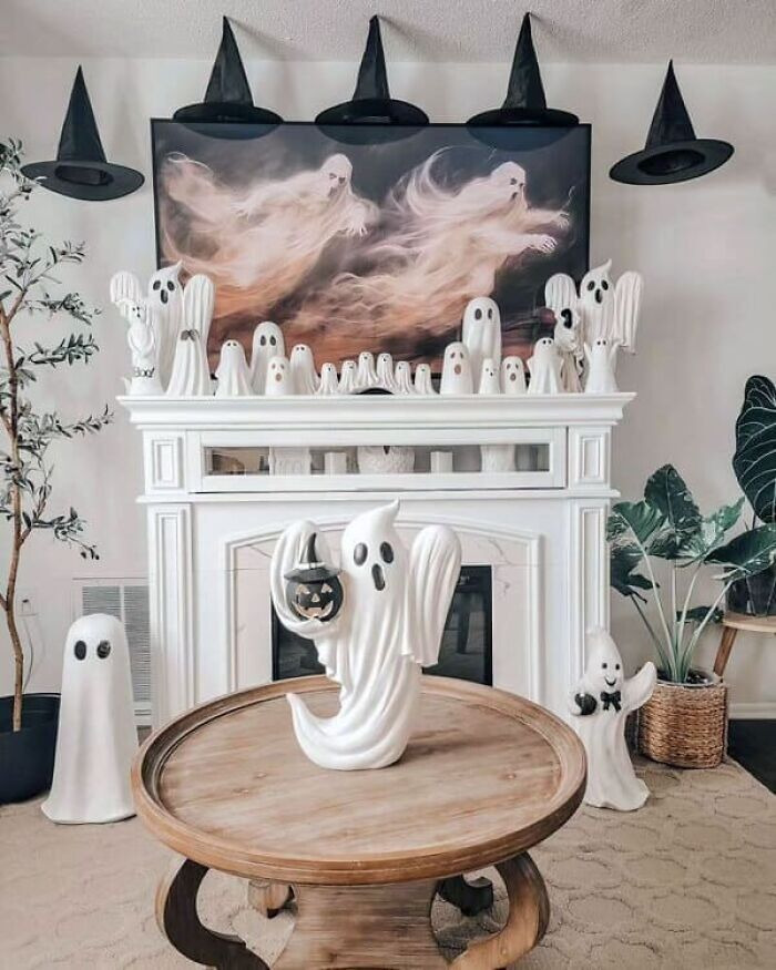 77 Homes That Look Like Halloween Moved In And Took Over 77 Homes That Look Like Halloween Moved In And Took Over