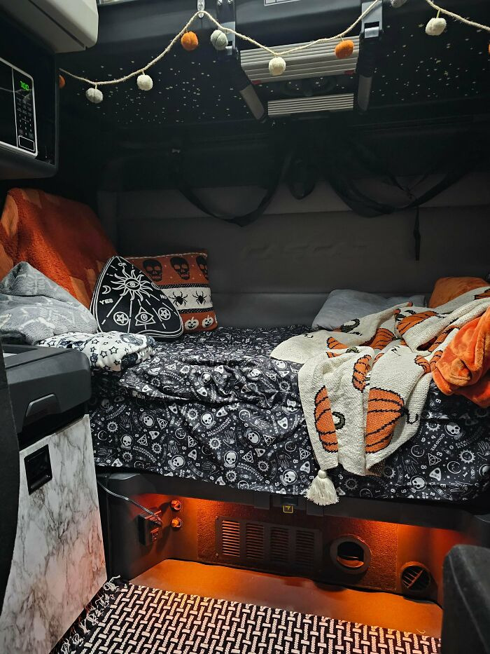 77 Homes That Look Like Halloween Moved In And Took Over 77 Homes That Look Like Halloween Moved In And Took Over