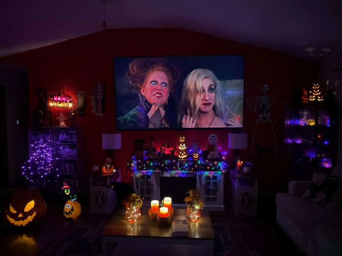 77 Homes That Look Like Halloween Moved In And Took Over 77 Homes That Look Like Halloween Moved In And Took Over