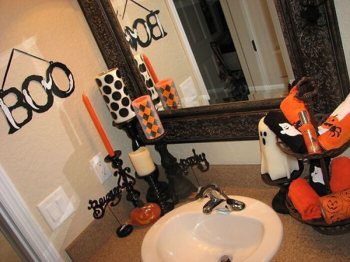 77 Homes That Look Like Halloween Moved In And Took Over 77 Homes That Look Like Halloween Moved In And Took Over