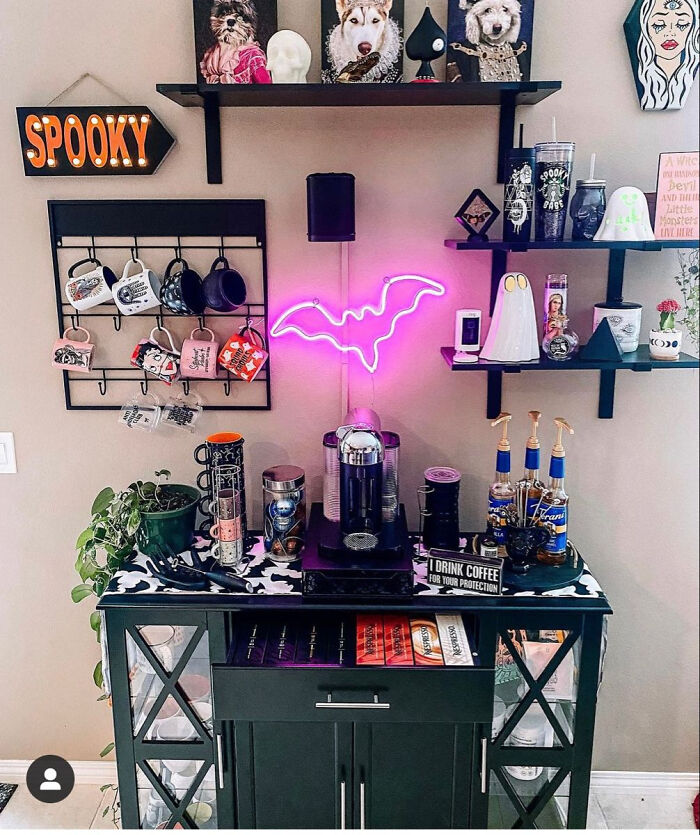 77 Homes That Look Like Halloween Moved In And Took Over 77 Homes That Look Like Halloween Moved In And Took Over