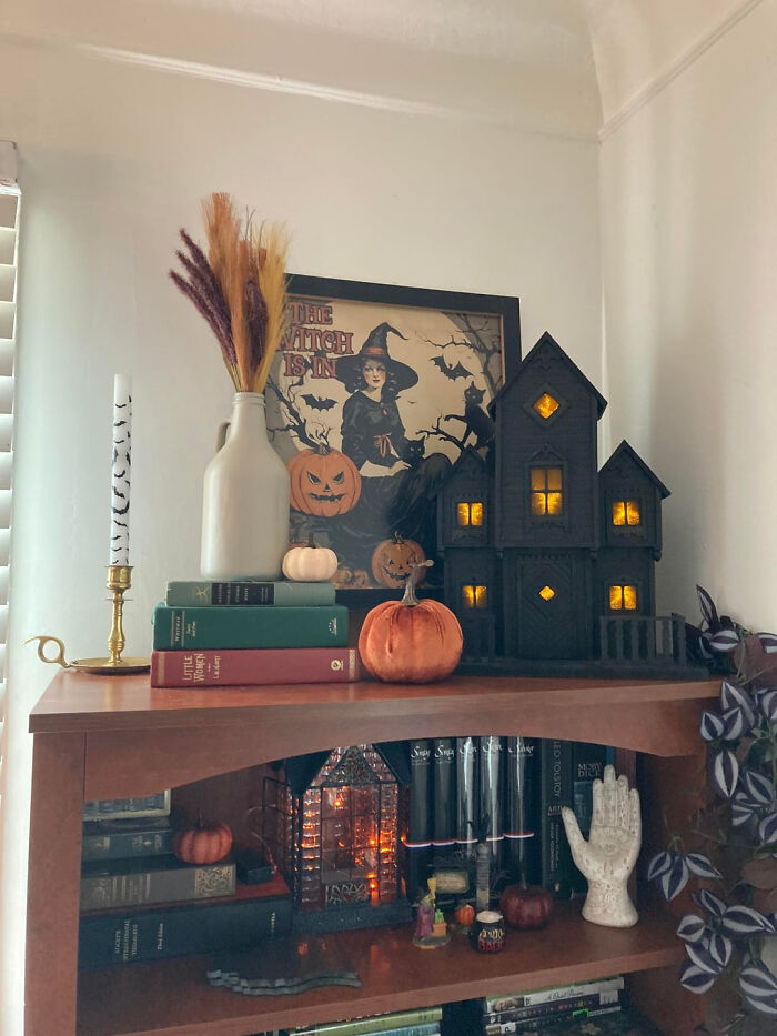 77 Homes That Look Like Halloween Moved In And Took Over 77 Homes That Look Like Halloween Moved In And Took Over
