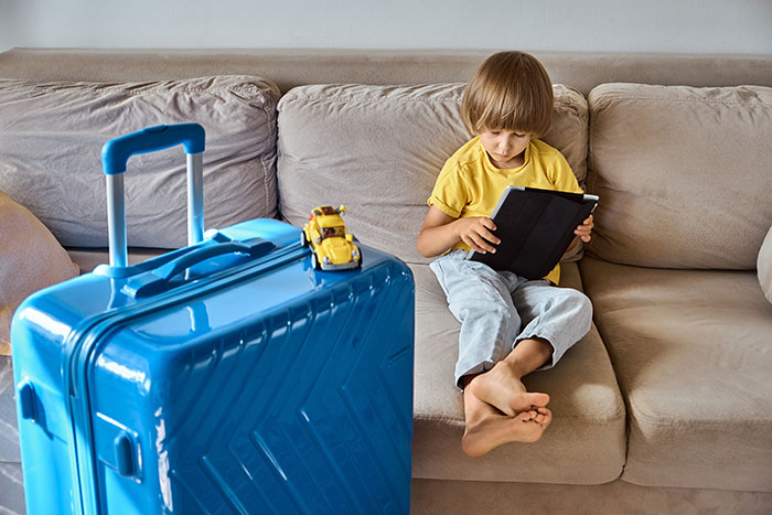 Friend Questions Why They’re Paying For Someone Else’s Kids, Parents Have An Interesting Answer Friend Questions Why They’re Paying For Someone Else’s Kids, Parents Have An Interesting Answer