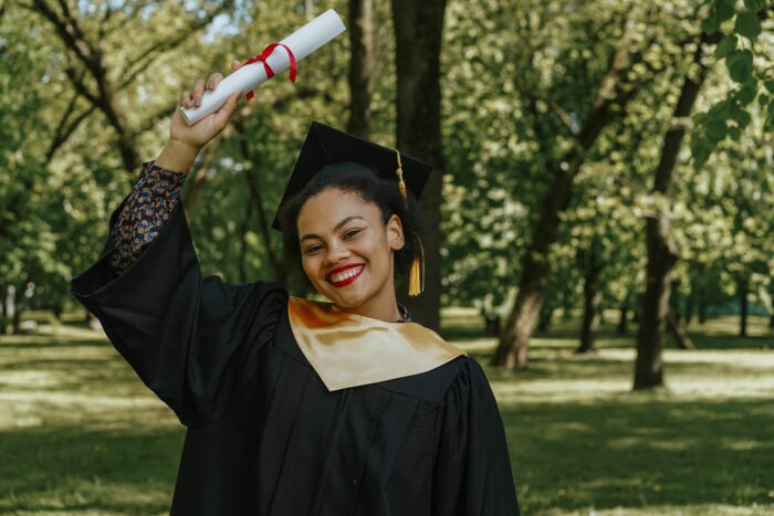 Student Wakes Up To Find $760K In Her Bank Account, She Refuses To Ask Questions And Starts Spending