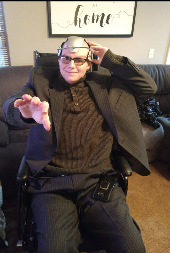 67 Creative And Hilarious People With Disabilities Who Won Halloween