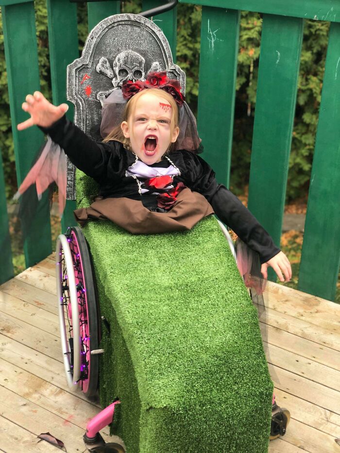 67 Creative And Hilarious People With Disabilities Who Won Halloween