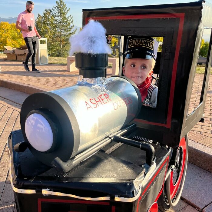 67 Creative And Hilarious People With Disabilities Who Won Halloween