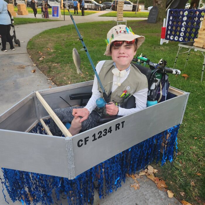 67 Creative And Hilarious People With Disabilities Who Won Halloween