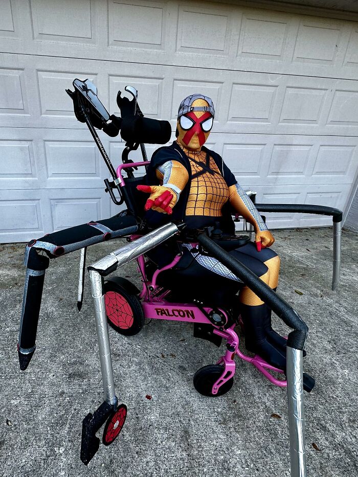 67 Creative And Hilarious People With Disabilities Who Won Halloween