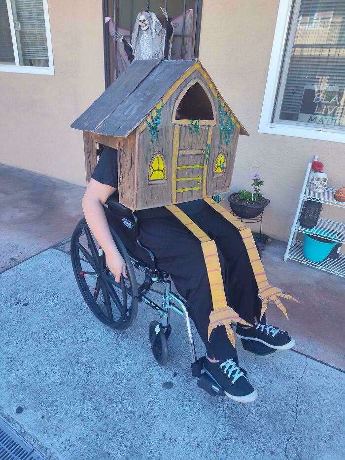 67 Creative And Hilarious People With Disabilities Who Won Halloween