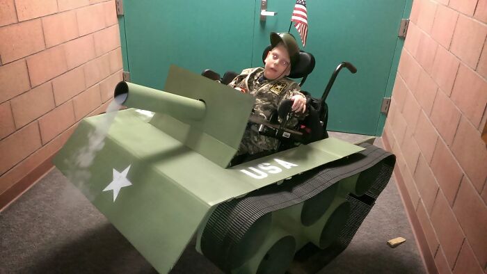 67 Creative And Hilarious People With Disabilities Who Won Halloween