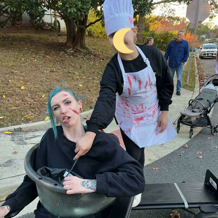67 Creative And Hilarious People With Disabilities Who Won Halloween