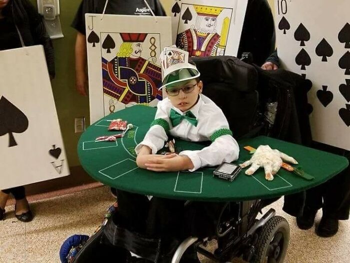67 Creative And Hilarious People With Disabilities Who Won Halloween