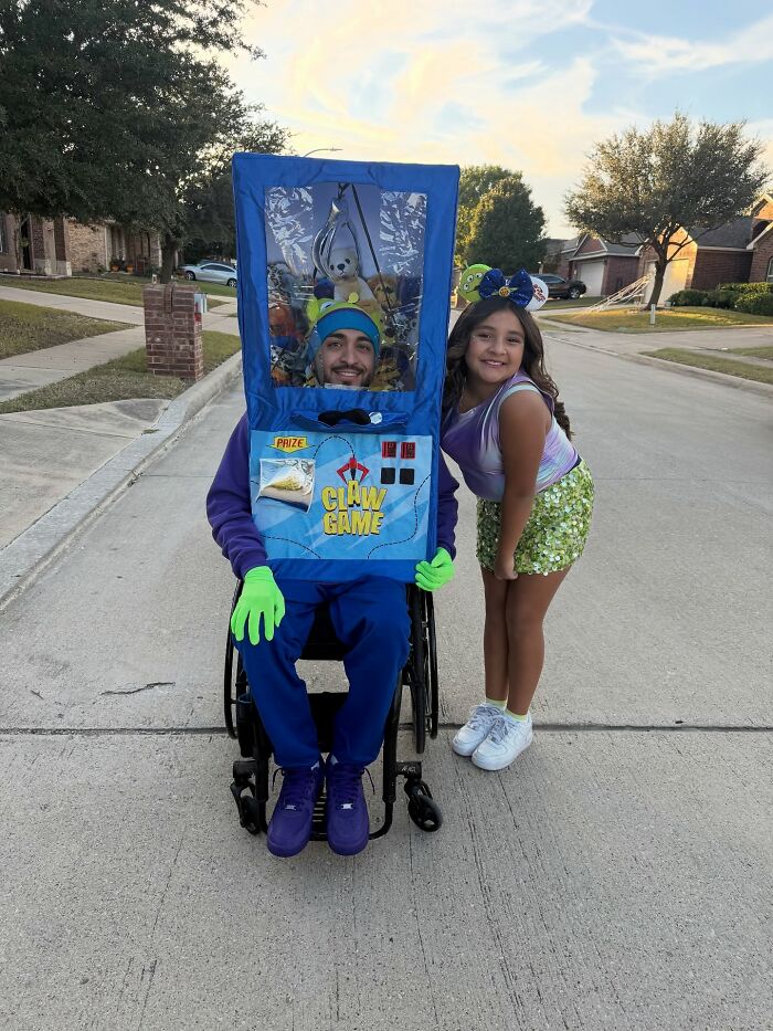 67 Creative And Hilarious People With Disabilities Who Won Halloween