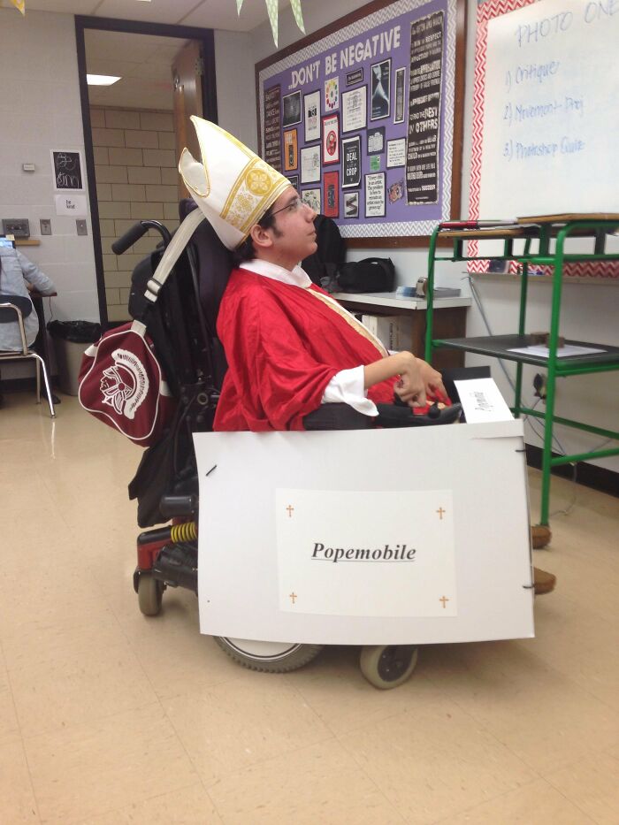 67 Creative And Hilarious People With Disabilities Who Won Halloween