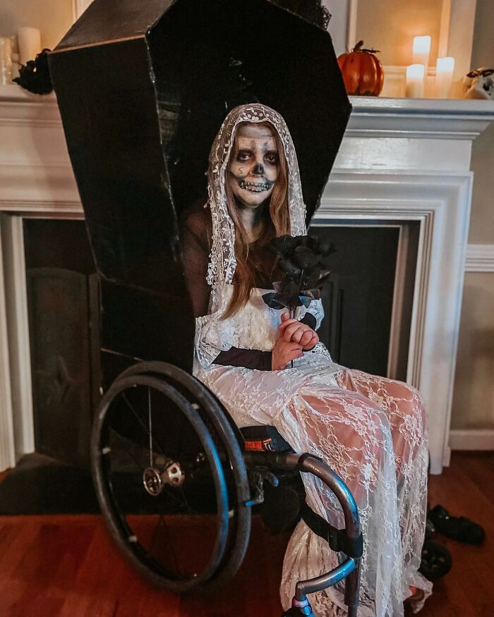 67 Creative And Hilarious People With Disabilities Who Won Halloween