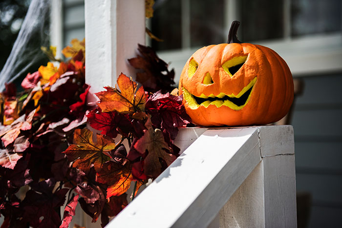 Man Asks Grandpa&rsquo;s Neighbor To Keep Quiet For The Sake Of An Old Dog, Gets A Witchy Stalker In Return