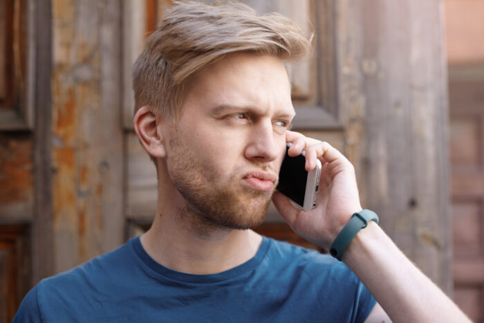 Guy Takes An Imaginary Flight To Italy, His Story Falls Apart As GF Checks The Flight Tracker