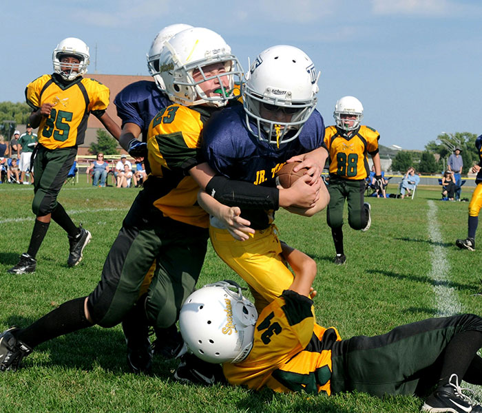“Don’t Be This Parent”: Viewers Blast Mom For Endangering Son’s Mental Health With Simple Football Uniform Hack