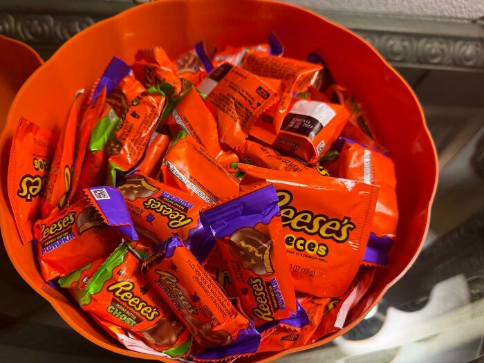 Cast Your Vote For The 25 Best Halloween Candies And Finally Settle Every Trick Or Treat Debate Cast Your Vote For The 25 Best Halloween Candies And Finally Settle Every Trick Or Treat Debate