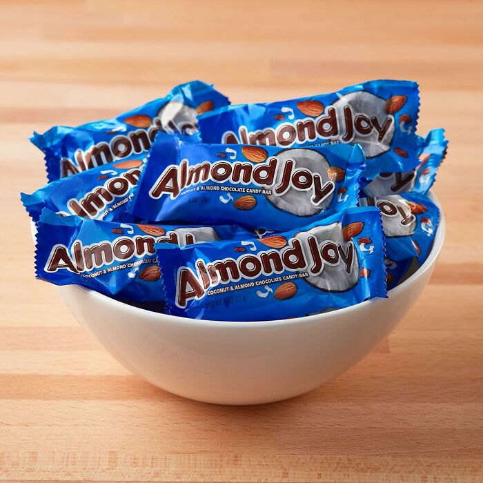 Cast Your Vote For The 25 Best Halloween Candies And Finally Settle Every Trick Or Treat Debate Cast Your Vote For The 25 Best Halloween Candies And Finally Settle Every Trick Or Treat Debate