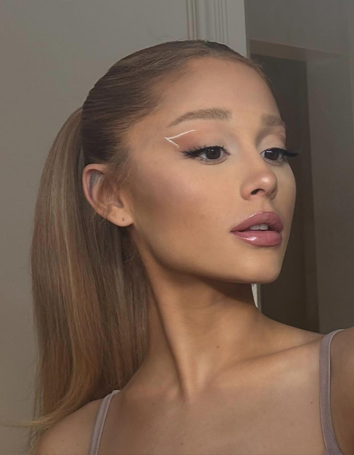 Ariana Grande Looks Unrecognizable After Ditching Signature Ponytail For Dramatic Hair Transformation Ariana Grande Looks Unrecognizable After Ditching Signature Ponytail For Dramatic Hair Transformation
