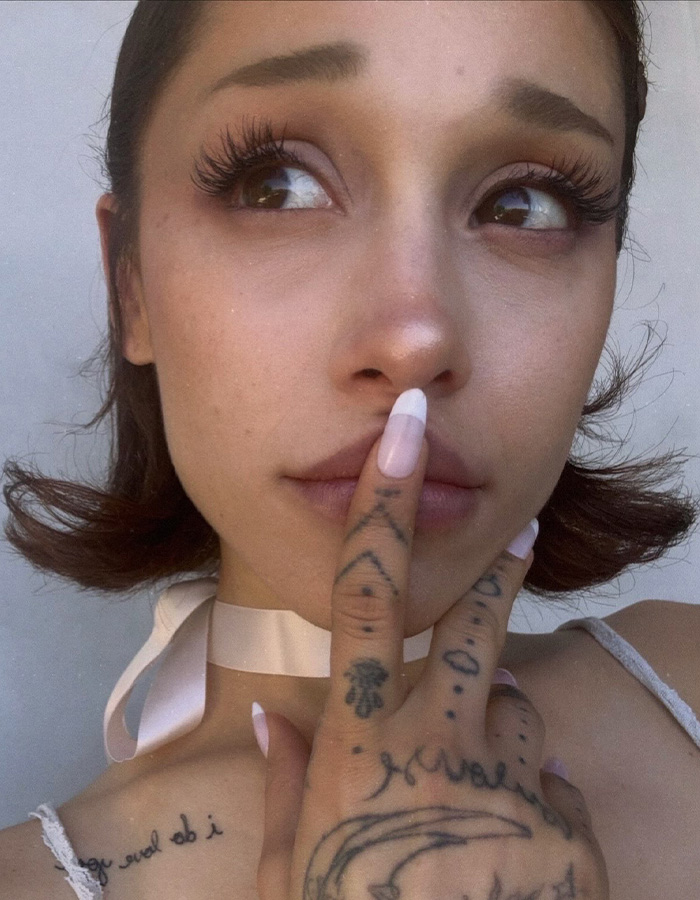 Ariana Grande Looks Unrecognizable After Ditching Signature Ponytail For Dramatic Hair Transformation Ariana Grande Looks Unrecognizable After Ditching Signature Ponytail For Dramatic Hair Transformation