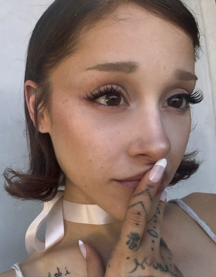 Ariana Grande Looks Unrecognizable After Ditching Signature Ponytail For Dramatic Hair Transformation Ariana Grande Looks Unrecognizable After Ditching Signature Ponytail For Dramatic Hair Transformation