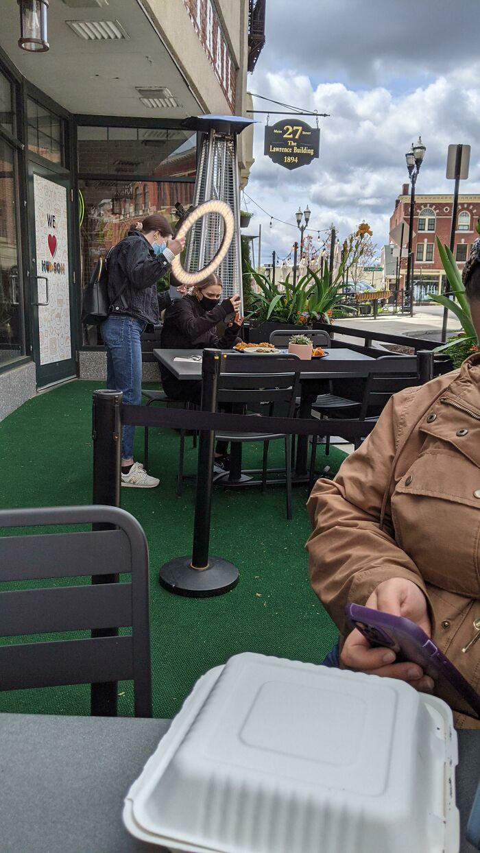 59 Influencers Who Treated Public Spaces Like Their Personal Content Studio