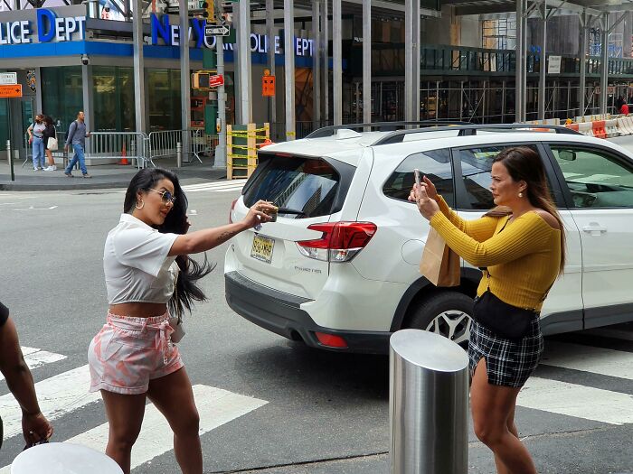 59 Influencers Who Treated Public Spaces Like Their Personal Content Studio