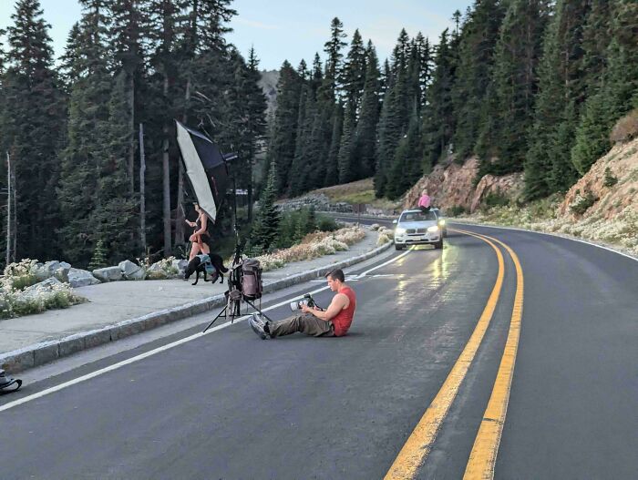 59 Influencers Who Treated Public Spaces Like Their Personal Content Studio