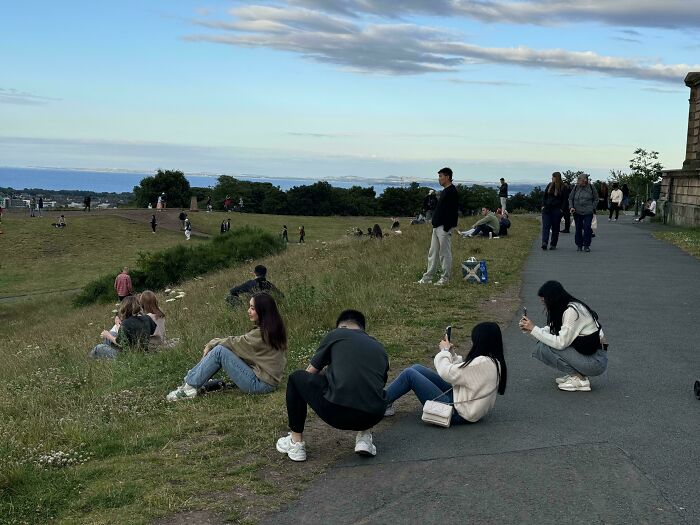 59 Influencers Who Treated Public Spaces Like Their Personal Content Studio