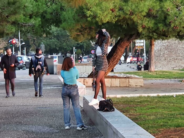 59 Influencers Who Treated Public Spaces Like Their Personal Content Studio