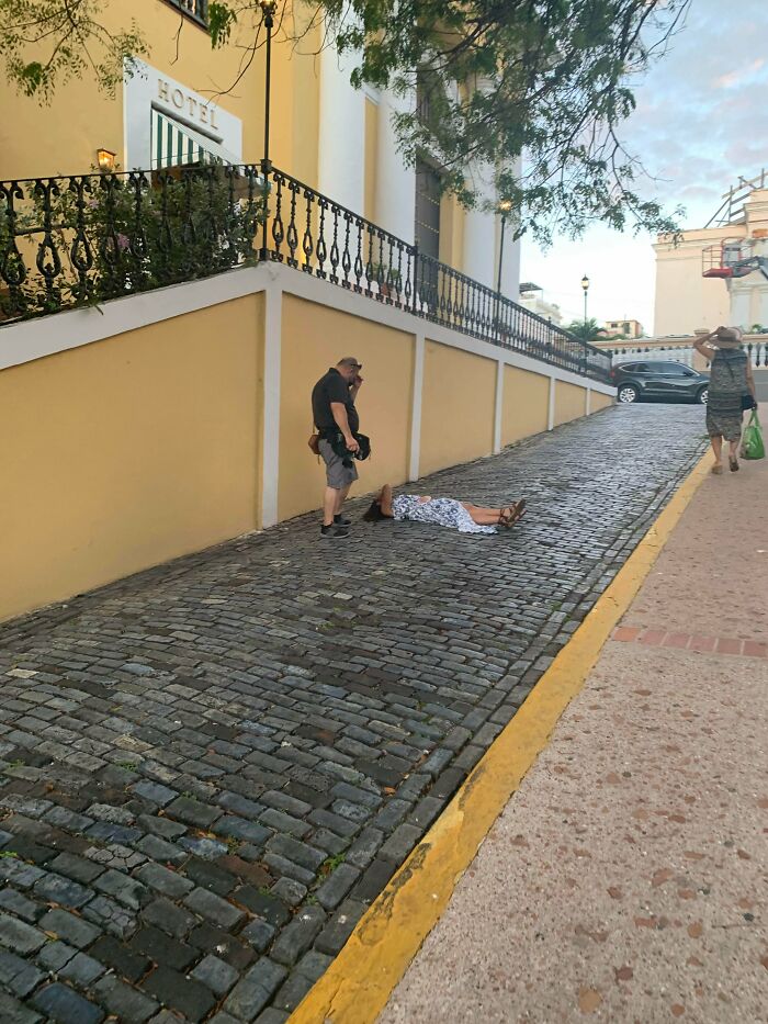 59 Influencers Who Treated Public Spaces Like Their Personal Content Studio